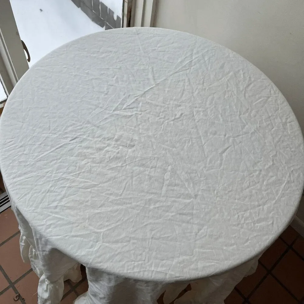 VTG Ruffled Lace Round Tablecloth Cottagecore Farmhouse Romantic Cottage Chic